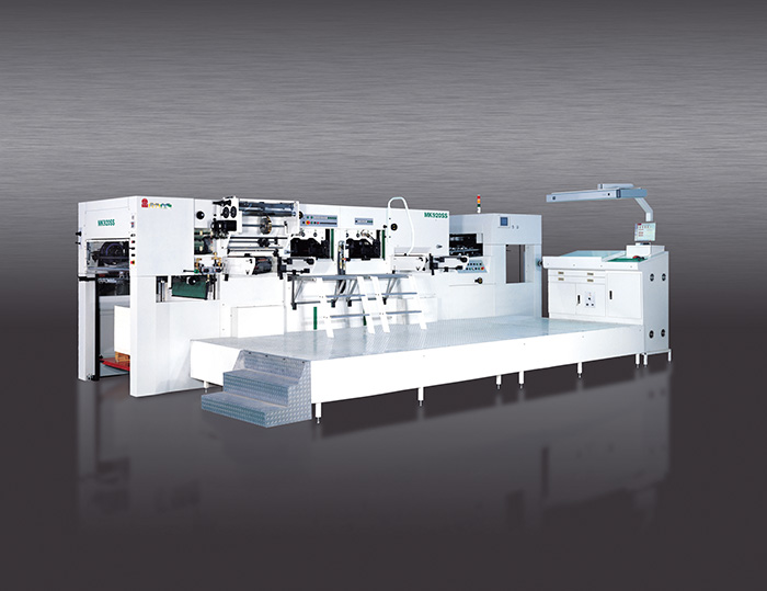 MK 920SS雙機組燙金機
技術(shù)描述：雙機組整機設(shè)計技術(shù)
雙機組專利技術(shù)，一次走紙完成多次燙金，成為煙包經(jīng)典。